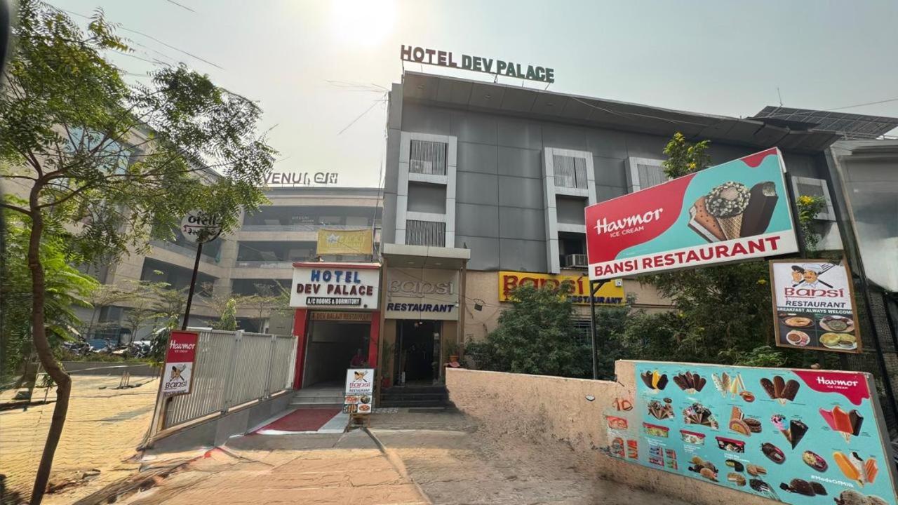 Hotel Dev Palace Ahmedabad Exteriör bild