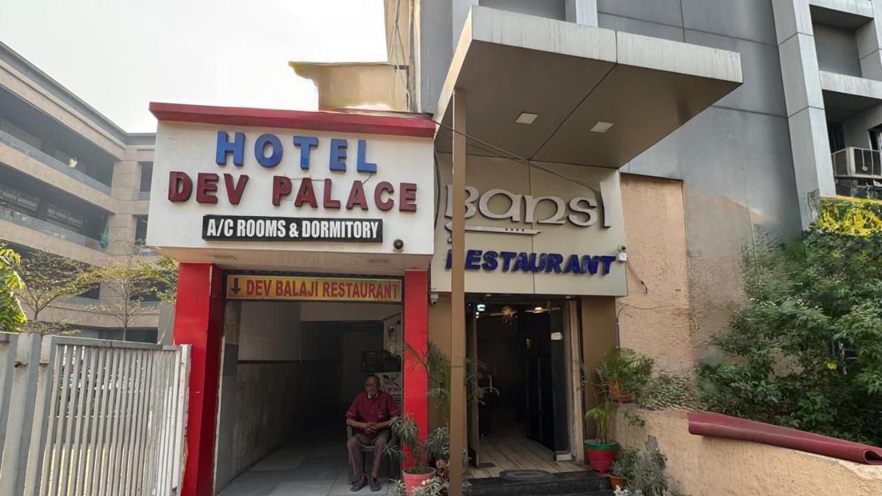 Hotel Dev Palace Ahmedabad Exteriör bild