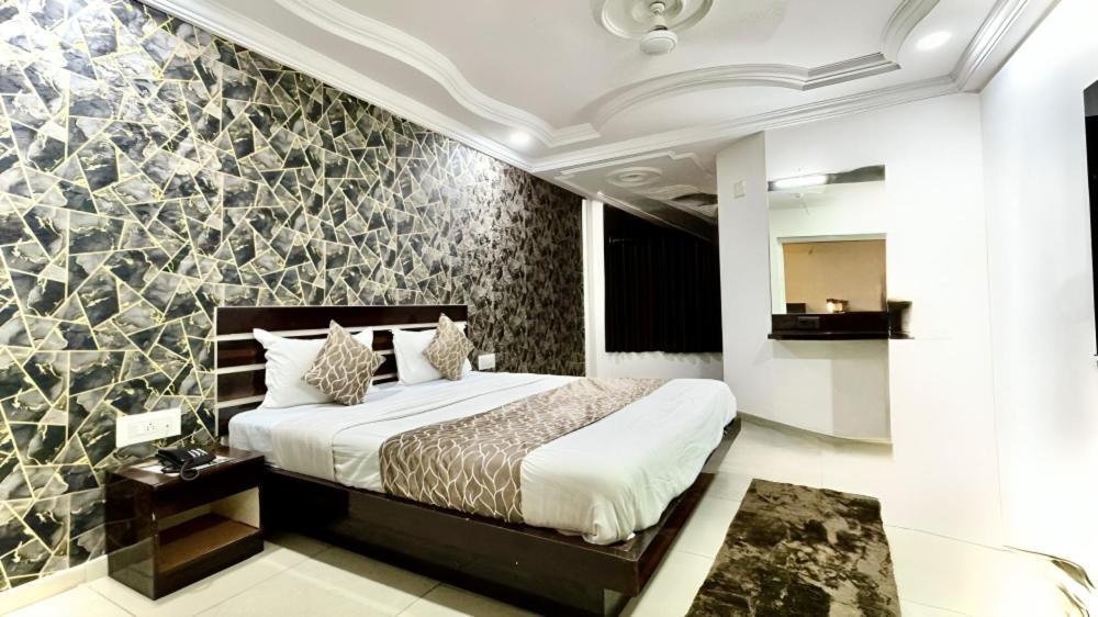 Hotel Dev Palace Ahmedabad Exteriör bild